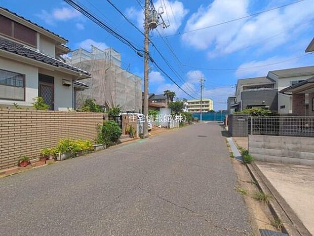 前面道路を含めた現地写真です。