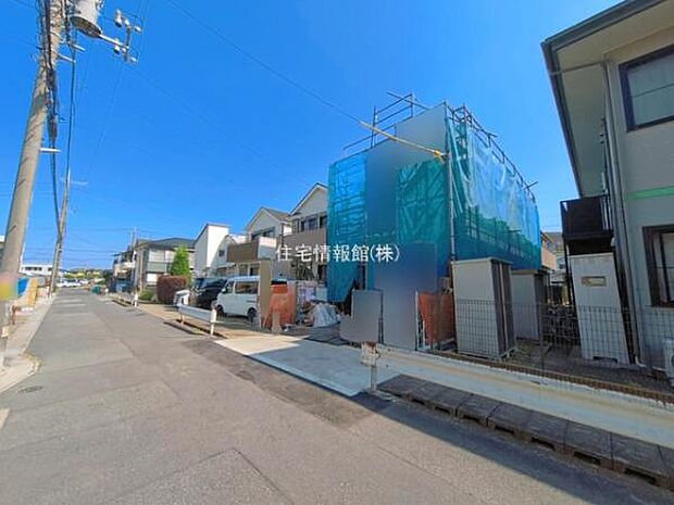 前面道路を含めた現地写真です。