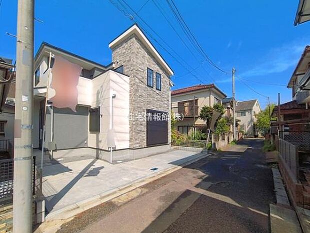 前面道路を含めた現地写真です。