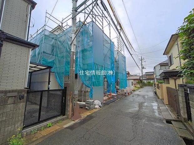 前面道路を含めた現地写真です。