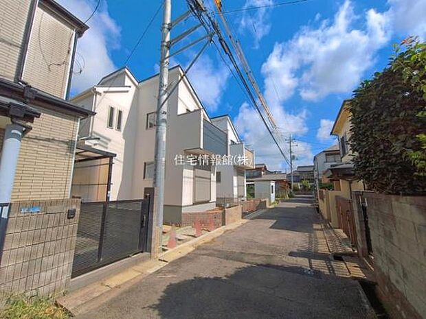 前面道路を含めた現地写真です。