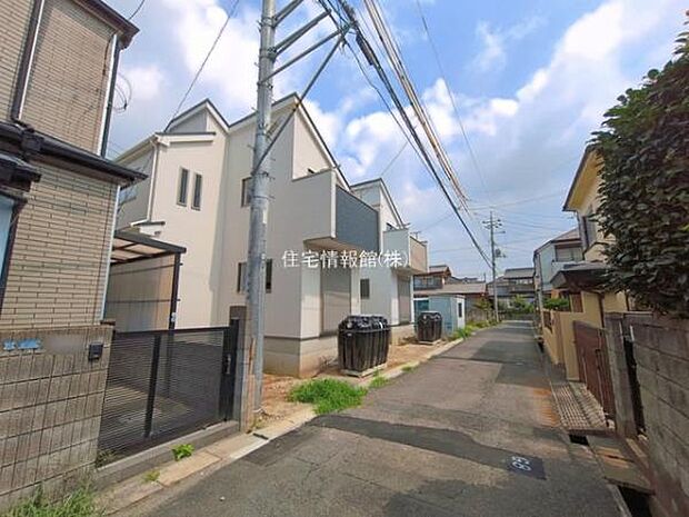 前面道路を含めた現地写真です。