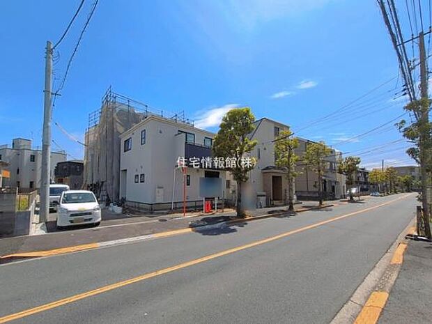 前面道路を含めた現地写真です。