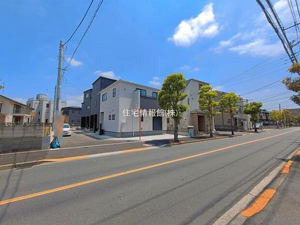 前面道路を含めた現地写真です。