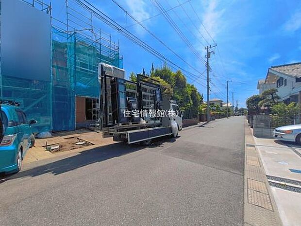 前面道路を含めた現地写真です。