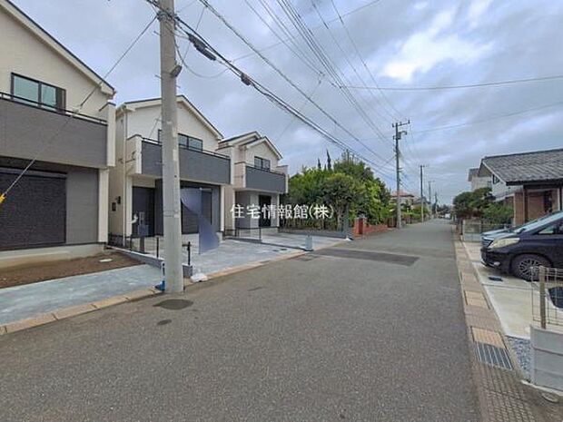 前面道路を含めた現地写真です。