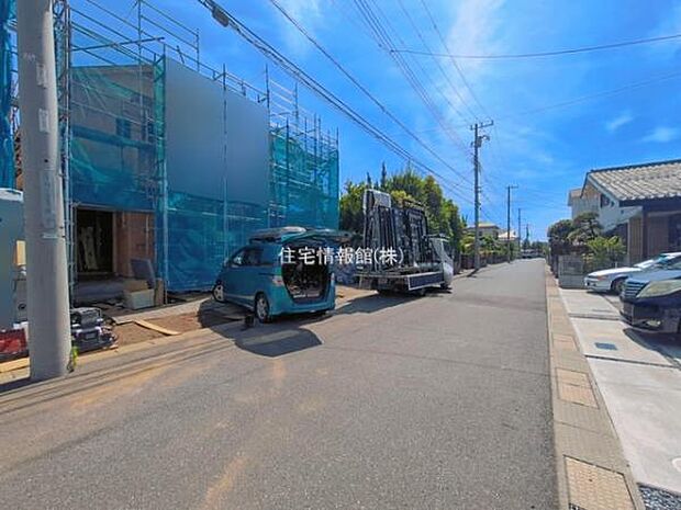 前面道路を含めた現地写真です。