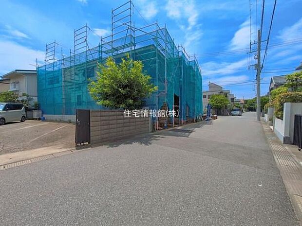 前面道路を含めた現地写真です。