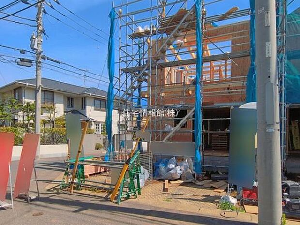 前面道路を含めた現地写真です。