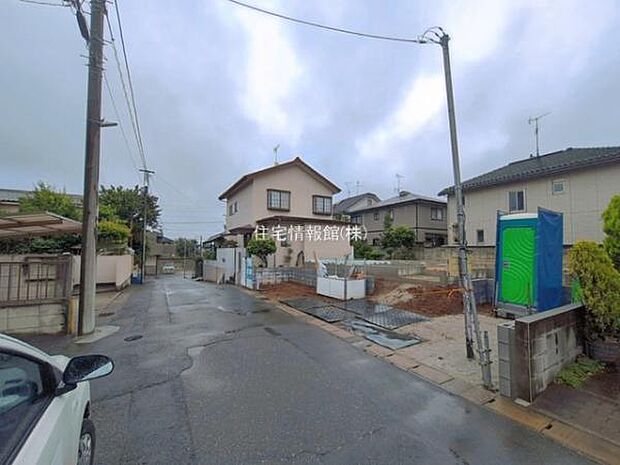 前面道路を含めた現地写真です。