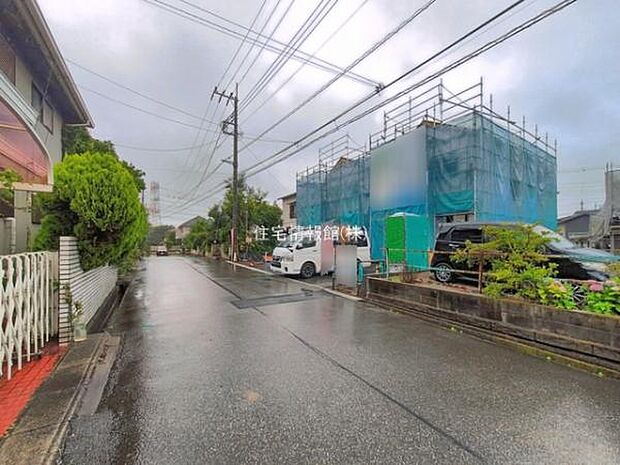 前面道路を含めた現地写真です。