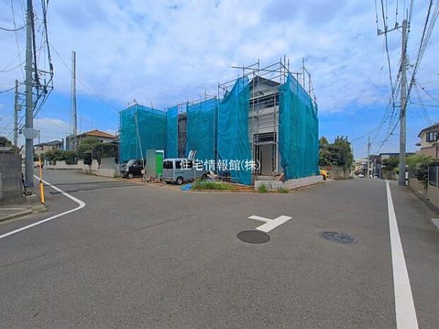 前面道路を含めた現地写真です。