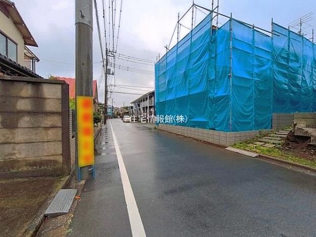 前面道路を含めた現地写真です。