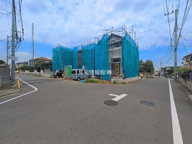 前面道路を含めた現地写真です。