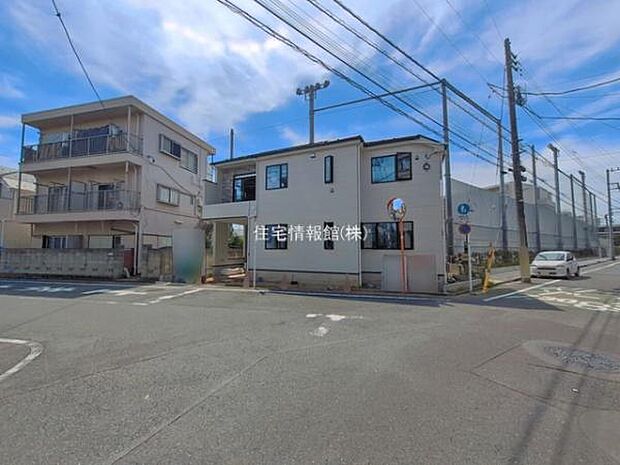 前面道路を含めた現地写真です。