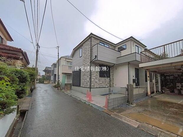 前面道路を含めた現地写真です。