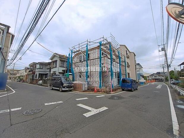 前面道路を含めた現地写真です。