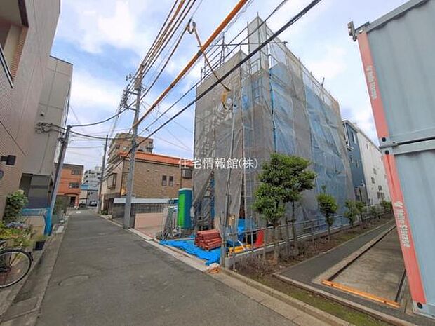 前面道路を含めた現地写真です。