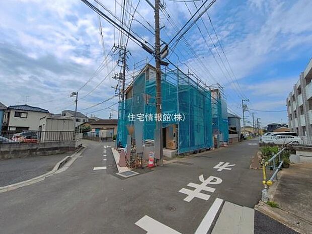 前面道路を含めた現地写真です。