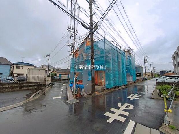 前面道路を含めた現地写真です。