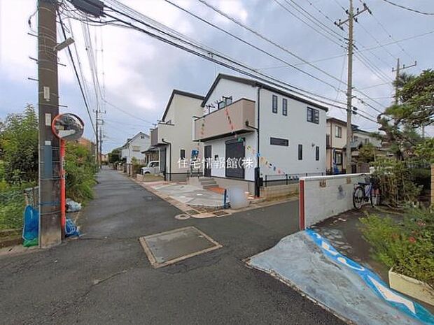 前面道路を含めた現地写真です。