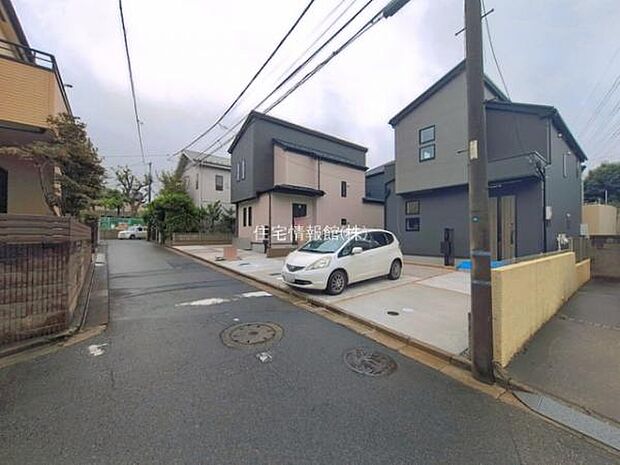 前面道路を含めた現地写真です。