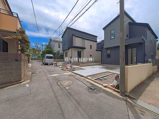 前面道路を含めた現地写真です。