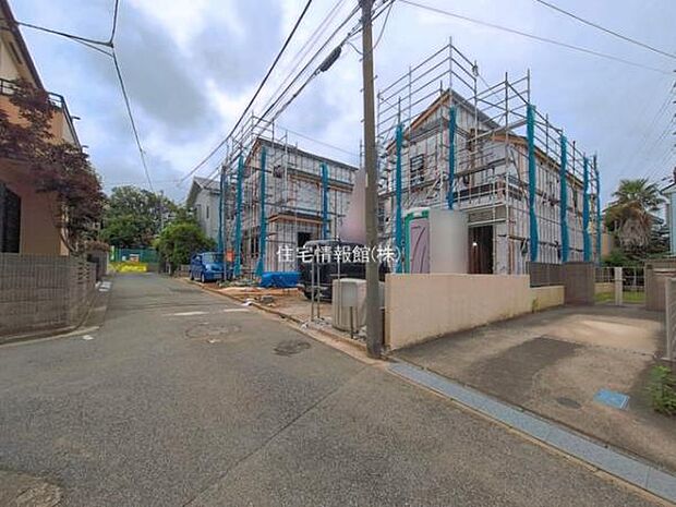 前面道路を含めた現地写真です。