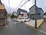 外観：前面道路を含めた現地写真です。