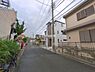 外観：前面道路を含めた現地写真です。