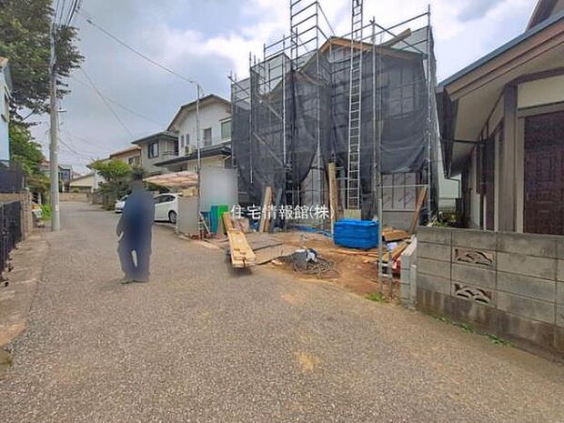 前面道路を含めた現地写真です。