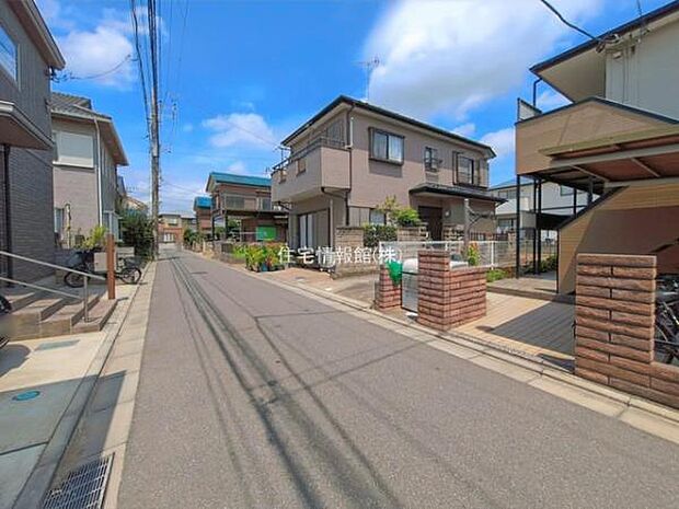 前面道路を含めた現地写真です。