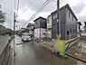 外観：前面道路を含めた現地写真です。