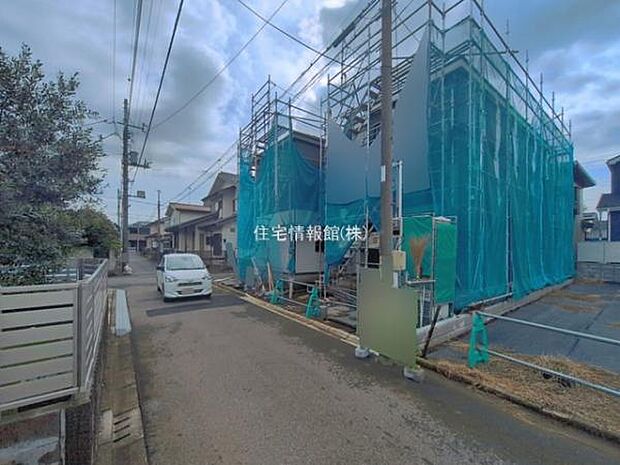 前面道路を含めた現地写真です。