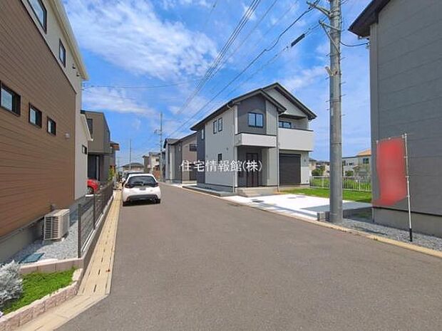 前面道路を含めた現地写真です。