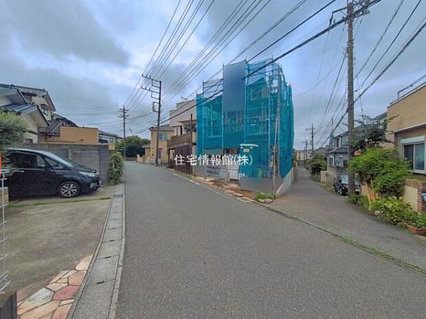 前面道路を含めた現地写真です。