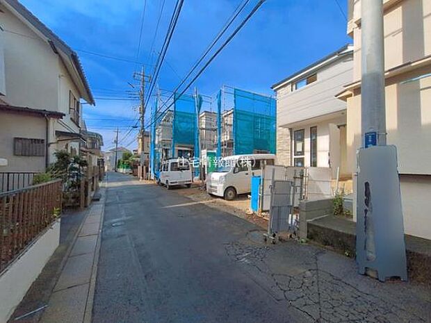 前面道路を含めた現地写真です。
