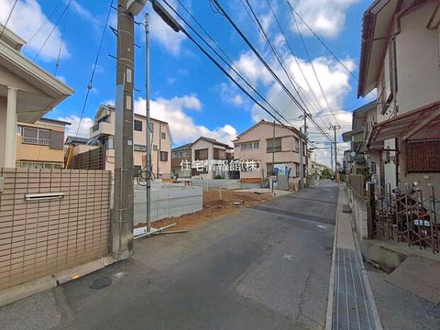 前面道路を含めた現地写真です。