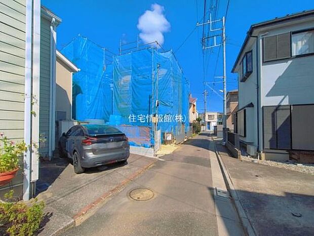 前面道路を含めた現地写真です。