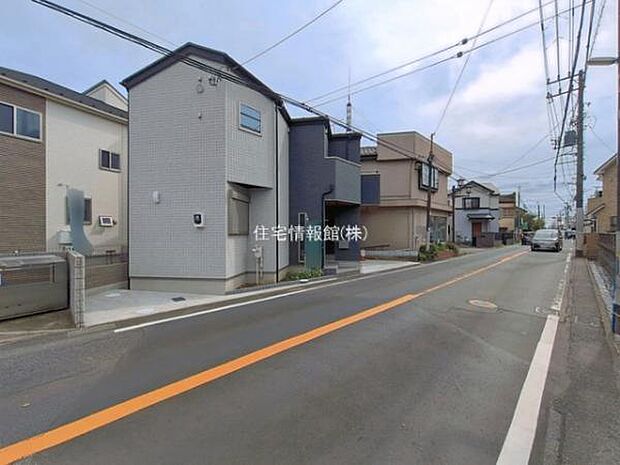 前面道路を含めた現地写真です。