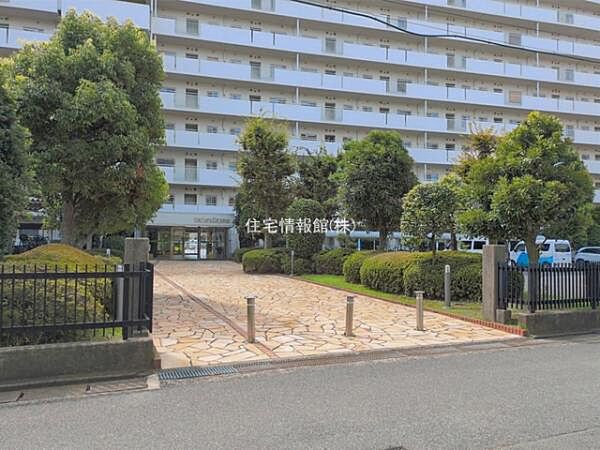 ゆったりとした印象のエントランスです。