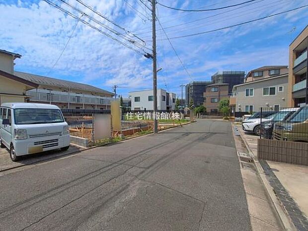 前面道路を含めた現地写真です。