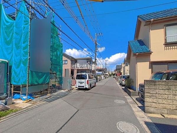 前面道路を含めた現地写真です。