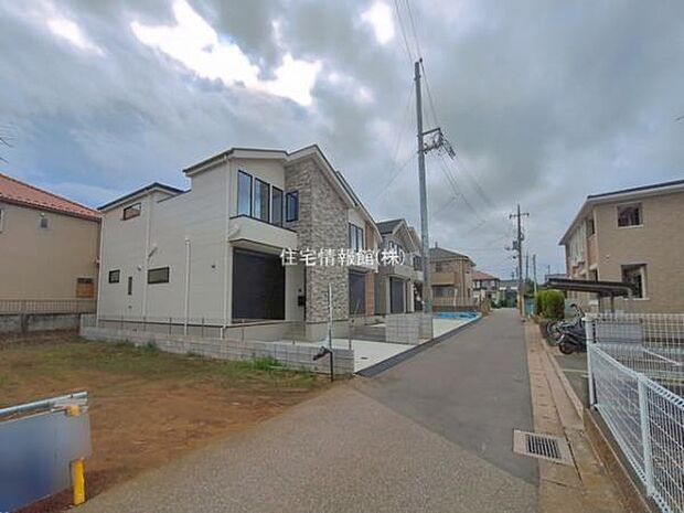 前面道路を含めた現地写真です。