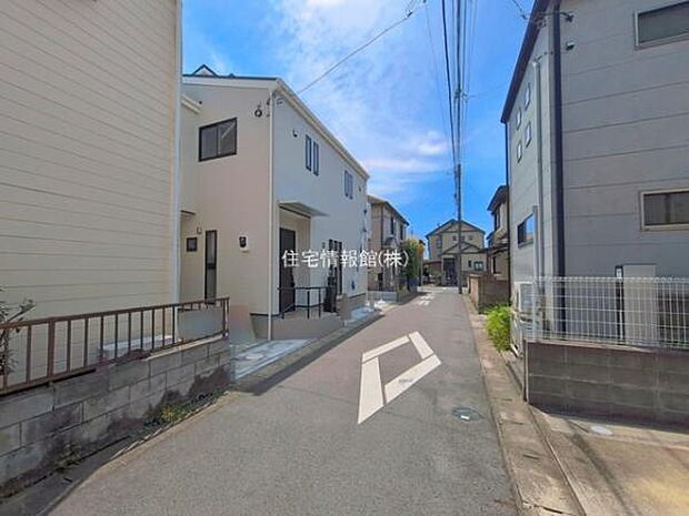 前面道路を含めた現地写真です。