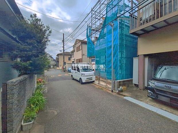 前面道路を含めた現地写真です。