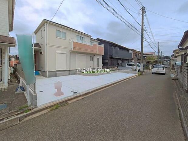 前面道路を含めた現地写真です。