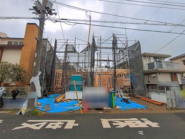前面道路を含めた現地写真です。