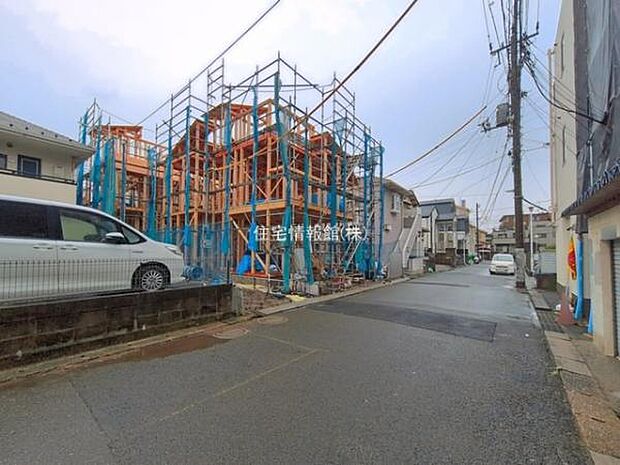 前面道路を含めた現地写真です。