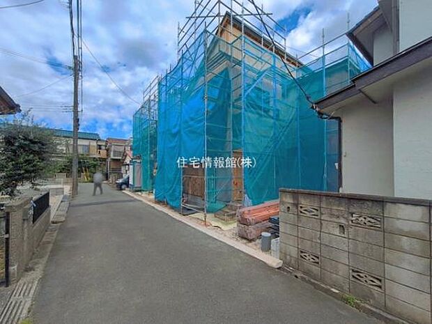 前面道路を含めた現地写真です。